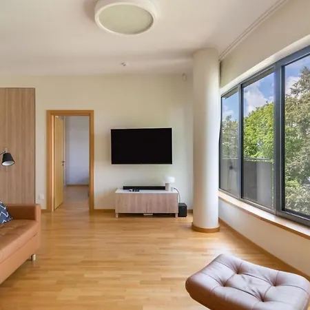 2 Bedroom With Balconies アパート