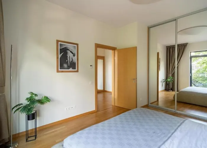 アパート 2 Bedroom With Balconies ドルスキニンカイ