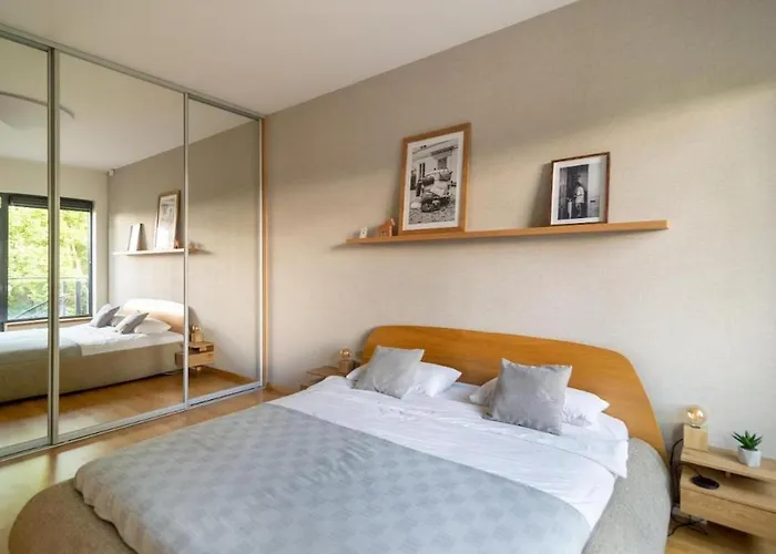 アパート 2 Bedroom With Balconies ドルスキニンカイ